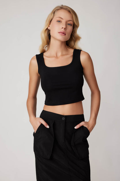 CROP BLOUSE WITH BOLD STRAPS
