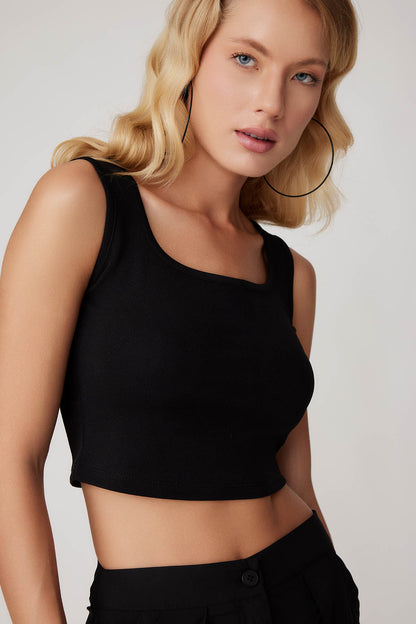 CROP BLOUSE WITH BOLD STRAPS