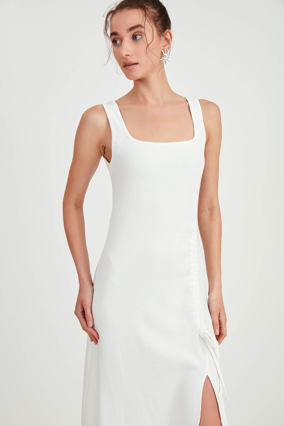 THICK STRAPPED CURVED DRESS WITH CURVED CURVE