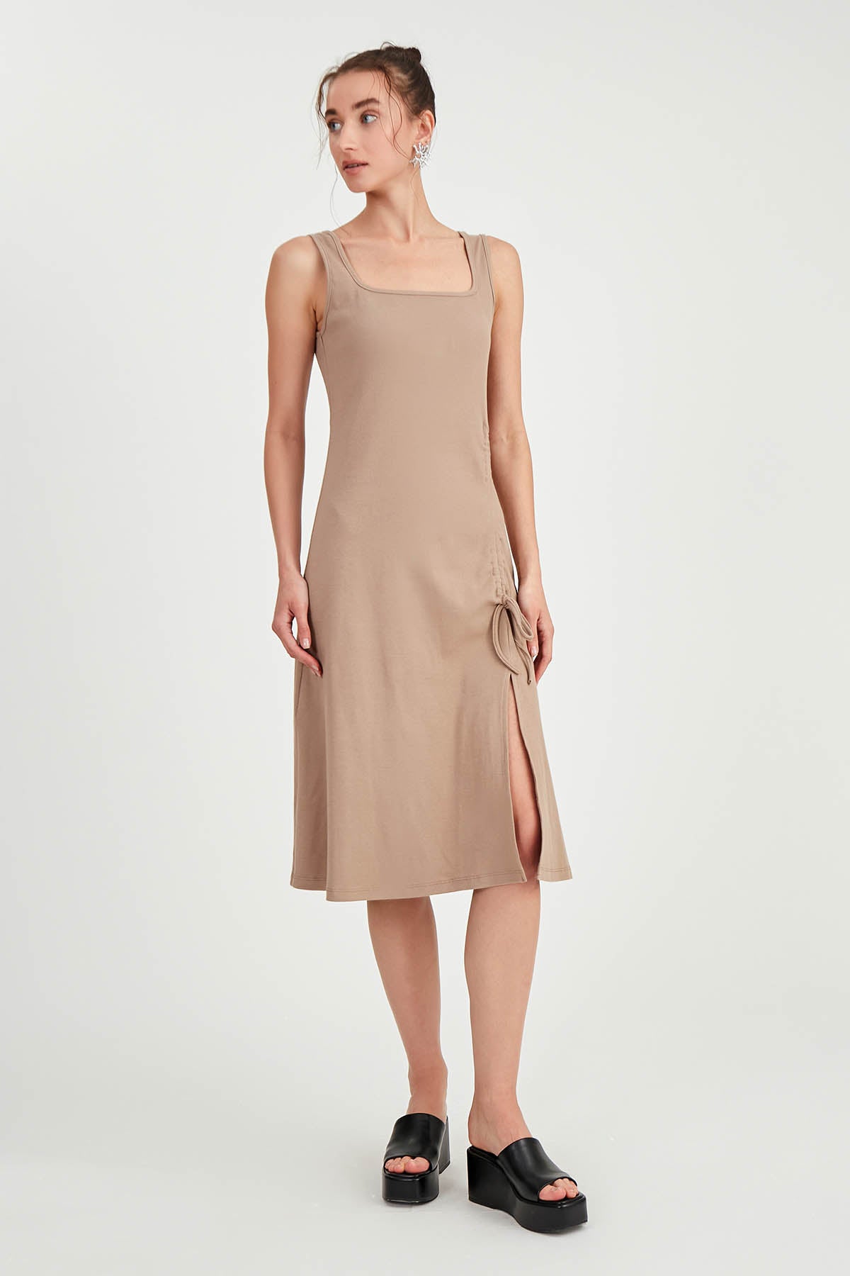 THICK STRAPPED CURVED DRESS WITH CURVED CURVE