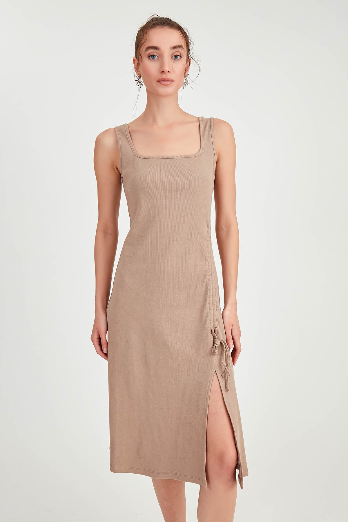 THICK STRAPPED CURVED DRESS WITH CURVED CURVE