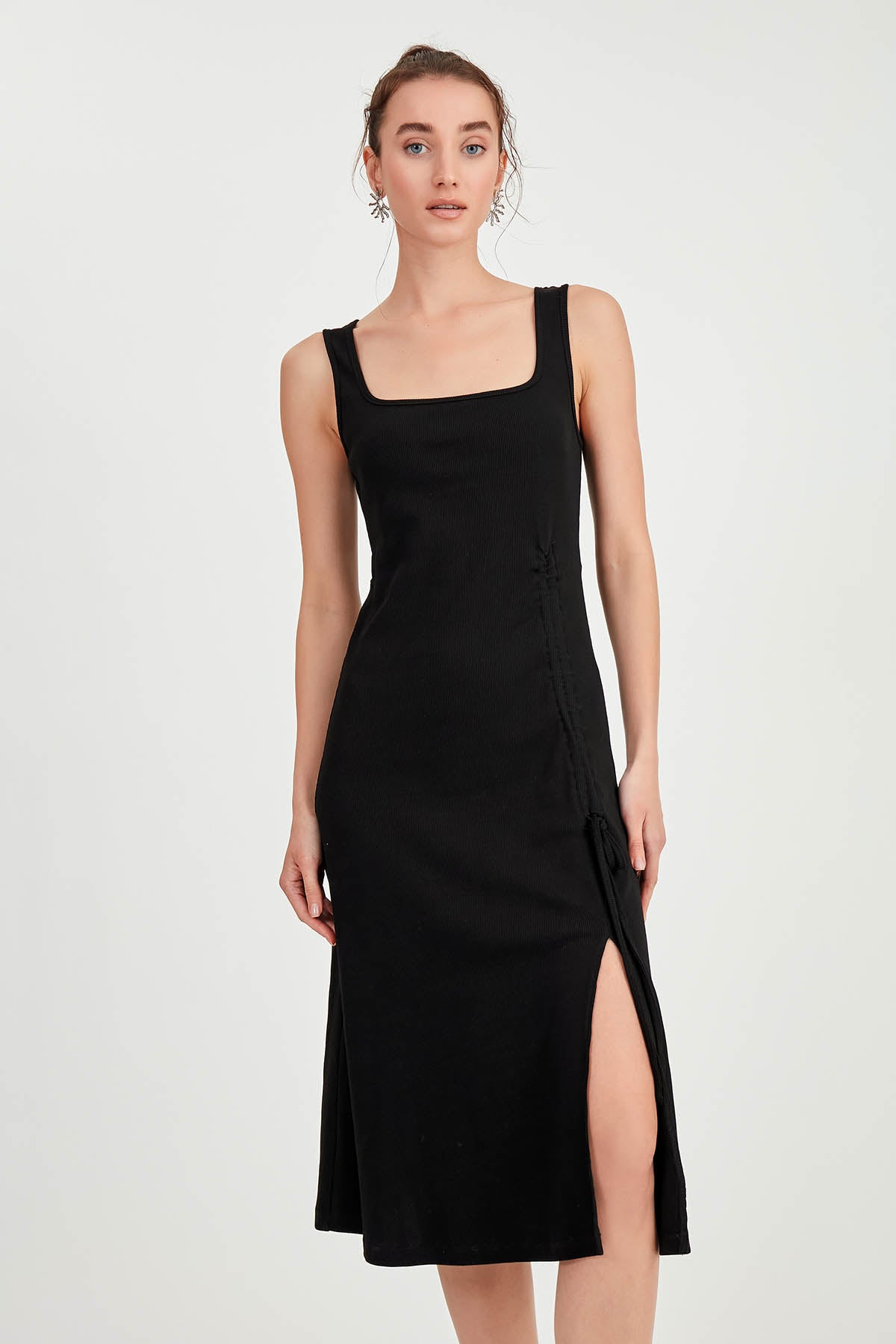 THICK STRAPPED CURVED DRESS WITH CURVED CURVE
