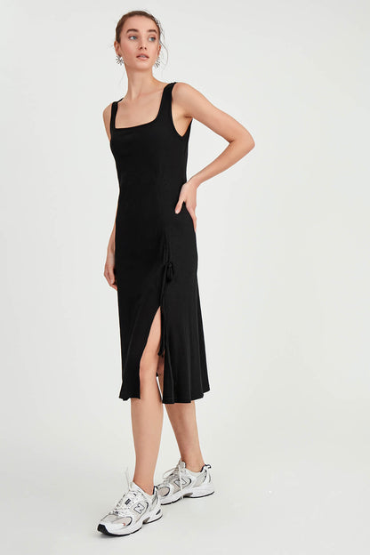 THICK STRAPPED CURVED DRESS WITH CURVED CURVE