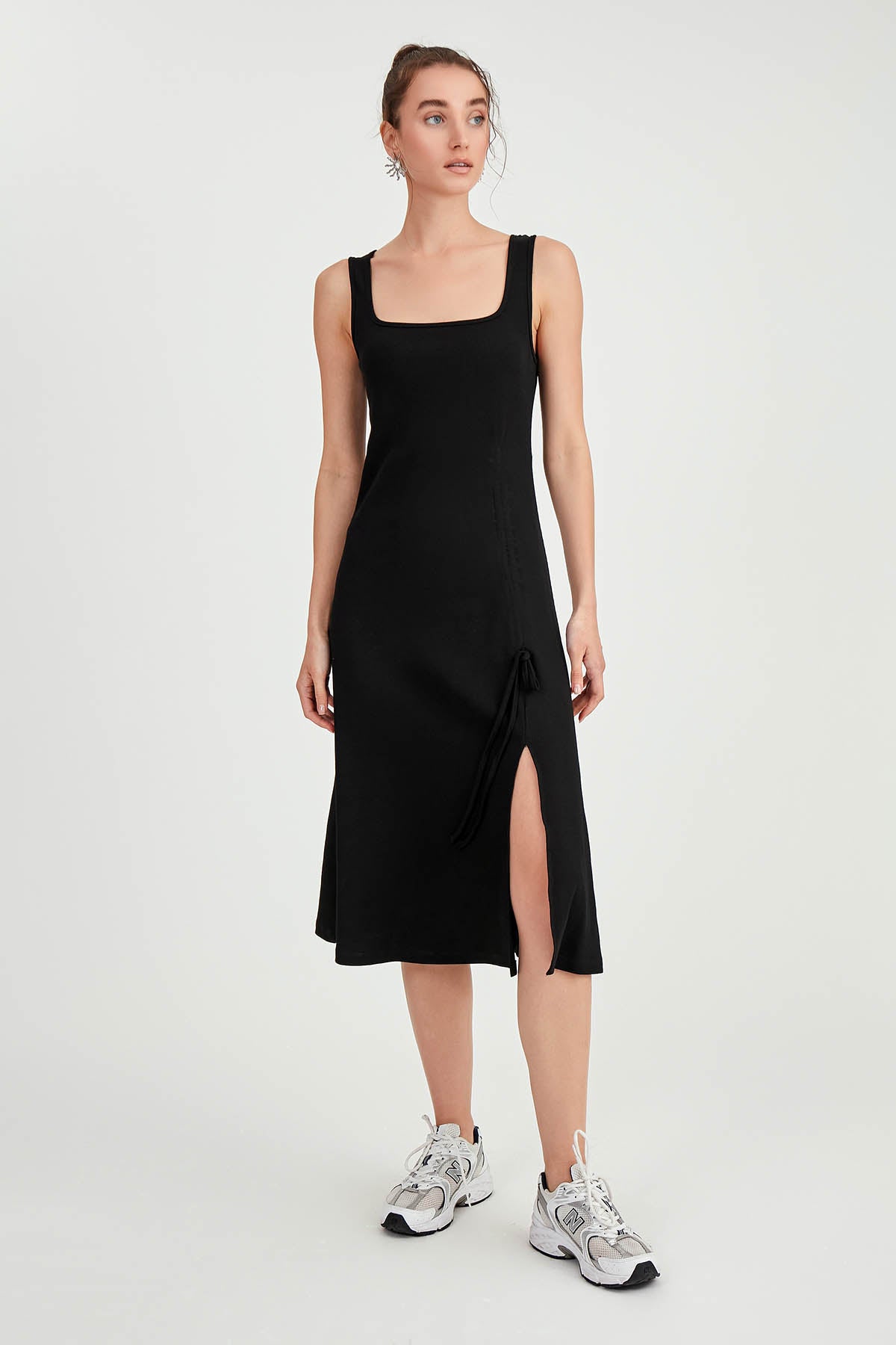 THICK STRAPPED CURVED DRESS WITH CURVED CURVE