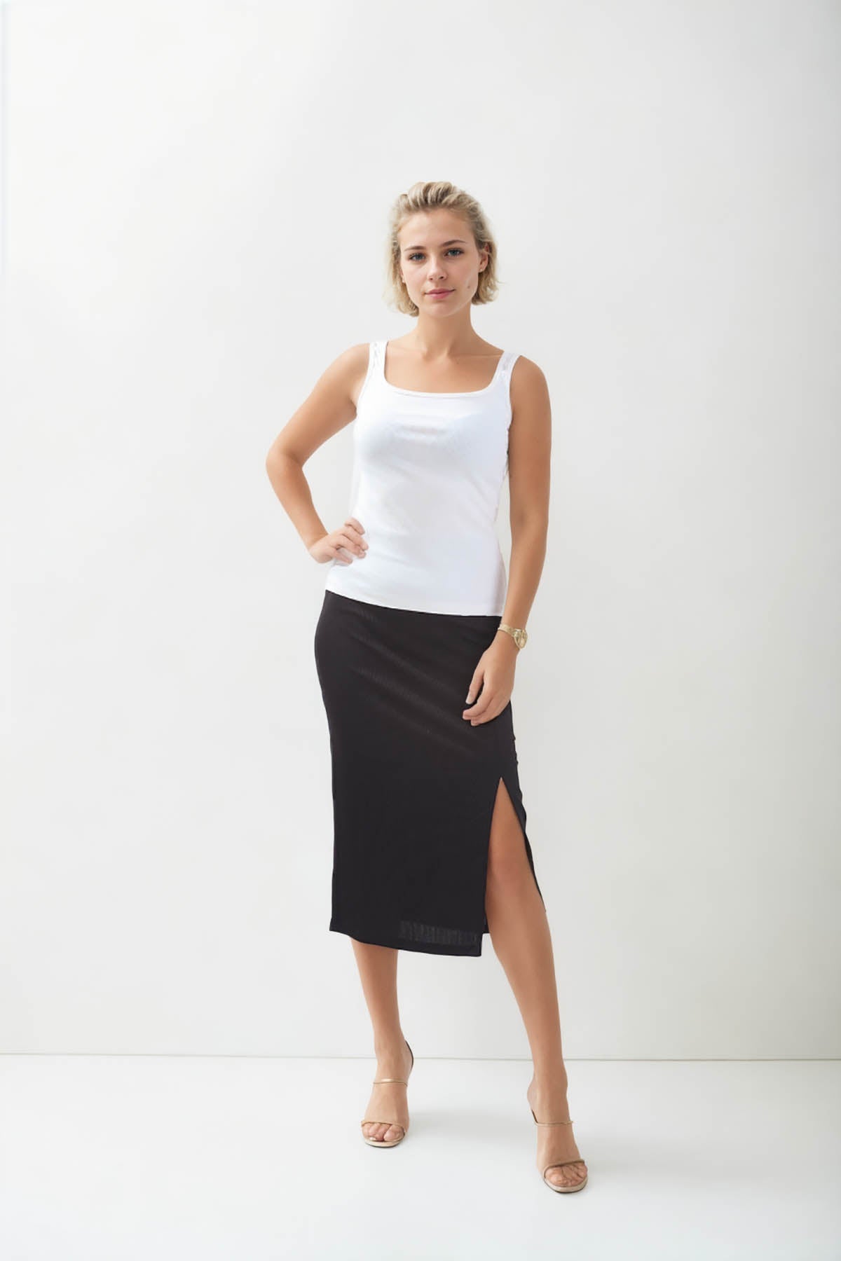 THICK SLEEVELESS BLOUSE