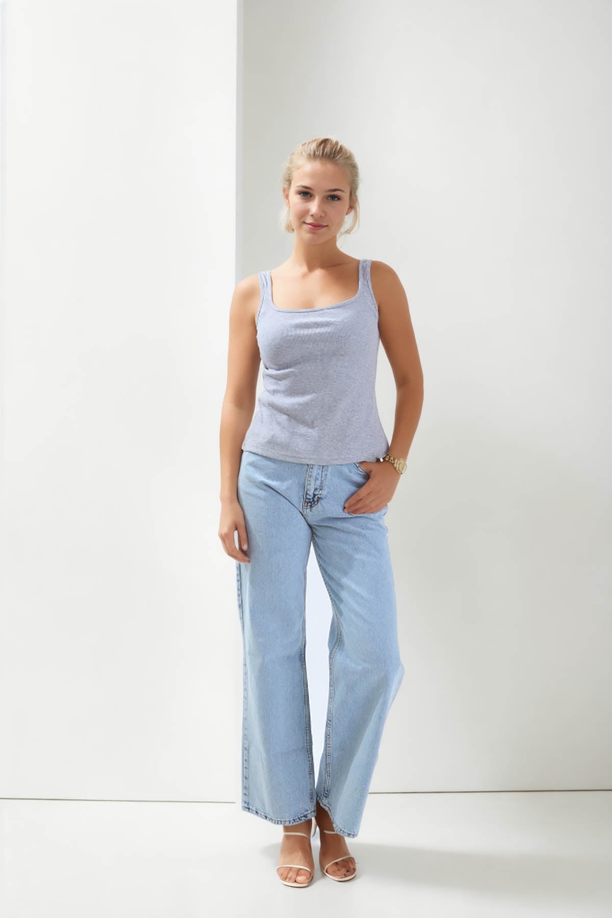THICK SLEEVELESS BLOUSE