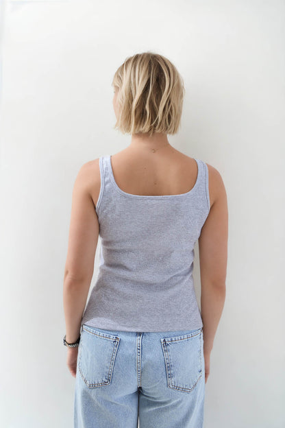 THICK SLEEVELESS BLOUSE