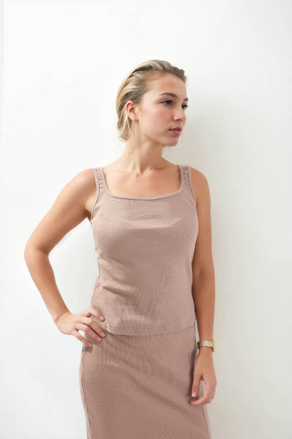 THICK SLEEVELESS BLOUSE