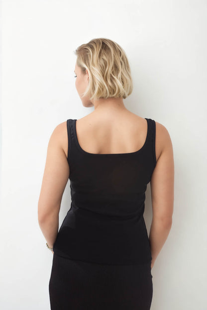 THICK SLEEVELESS BLOUSE