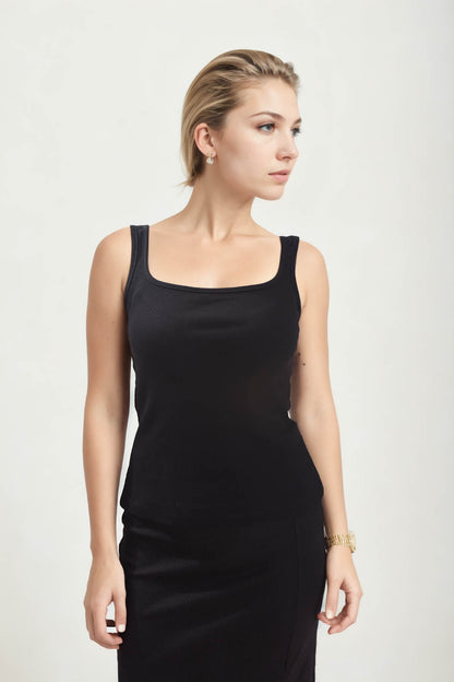 THICK SLEEVELESS BLOUSE
