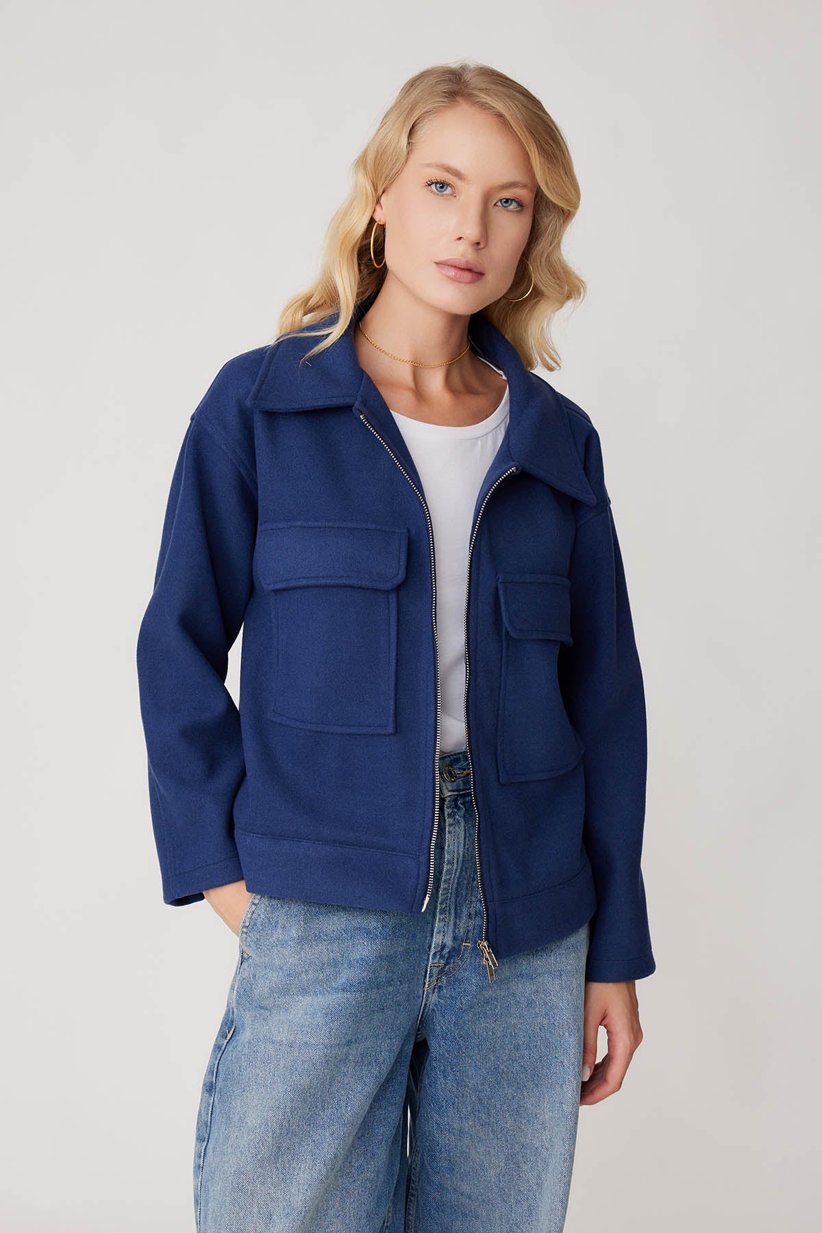 ZIPPERED POUCH JACKET WITH COVER POCKETS