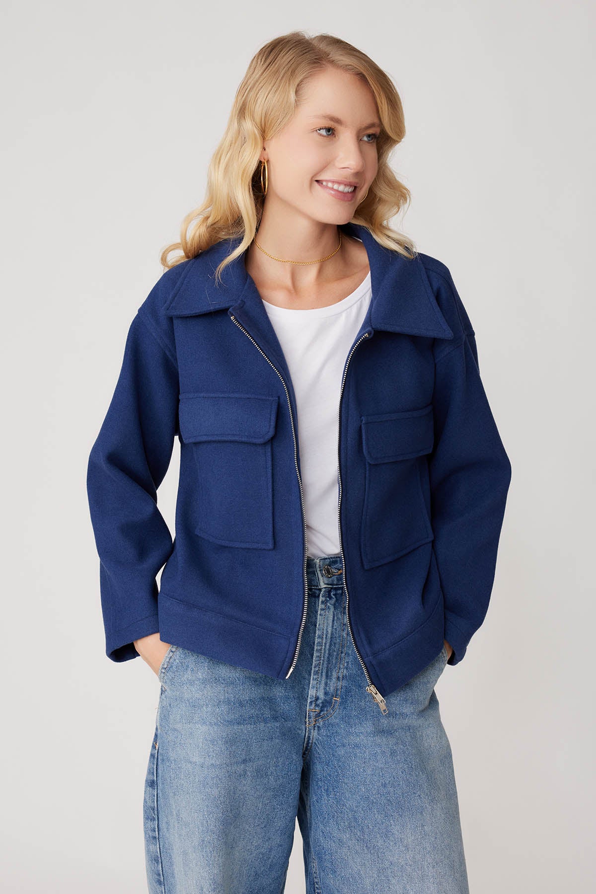 ZIPPERED POUCH JACKET WITH COVER POCKETS