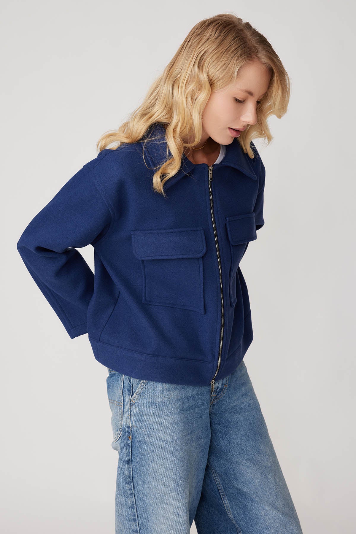 ZIPPERED POUCH JACKET WITH COVER POCKETS