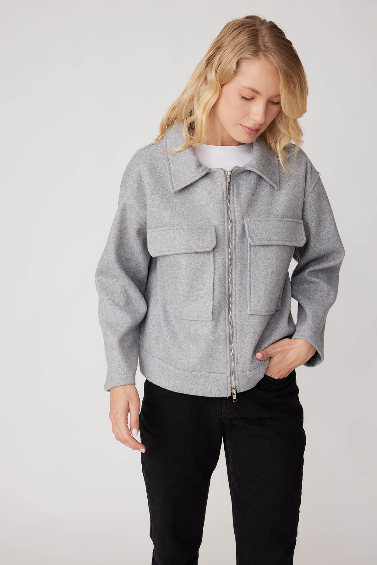 ZIPPERED POUCH JACKET WITH COVER POCKETS