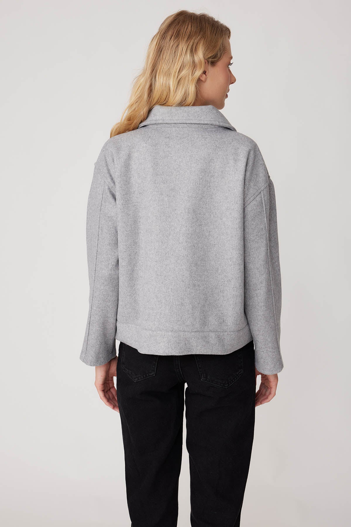 ZIPPERED POUCH JACKET WITH COVER POCKETS