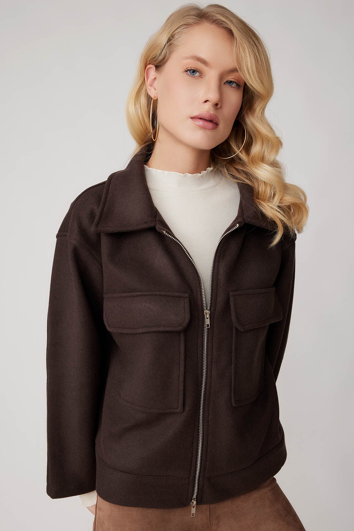 ZIPPERED POUCH JACKET WITH COVER POCKETS