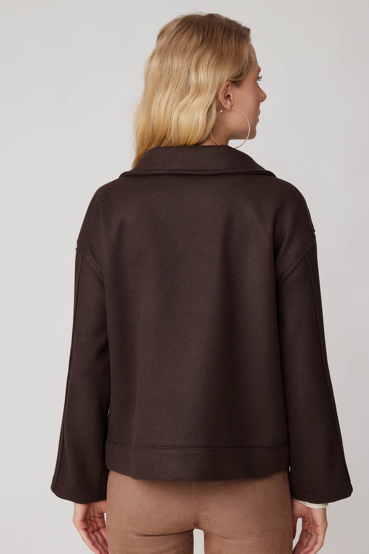 ZIPPERED POUCH JACKET WITH COVER POCKETS