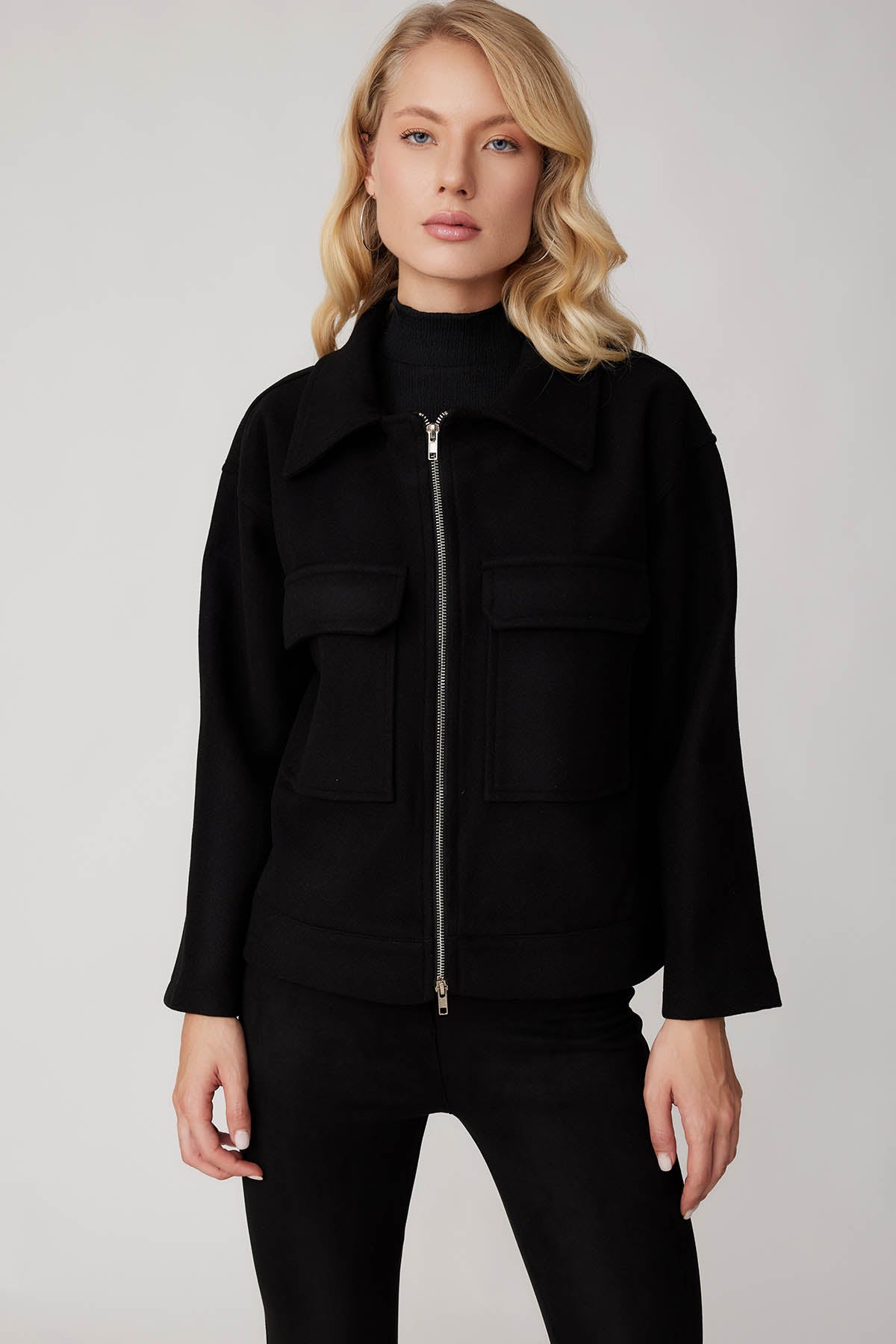 ZIPPERED POUCH JACKET WITH COVER POCKETS