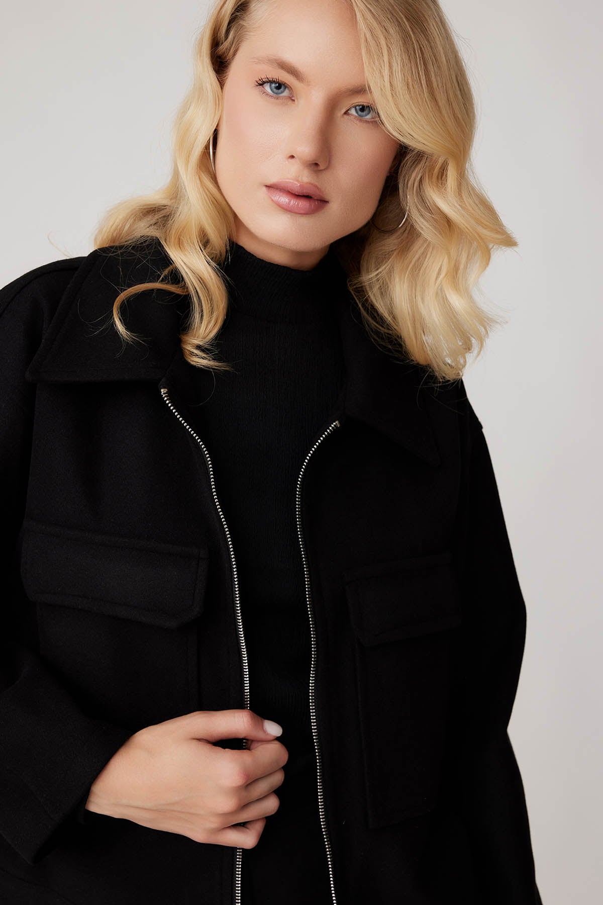 ZIPPERED POUCH JACKET WITH COVER POCKETS