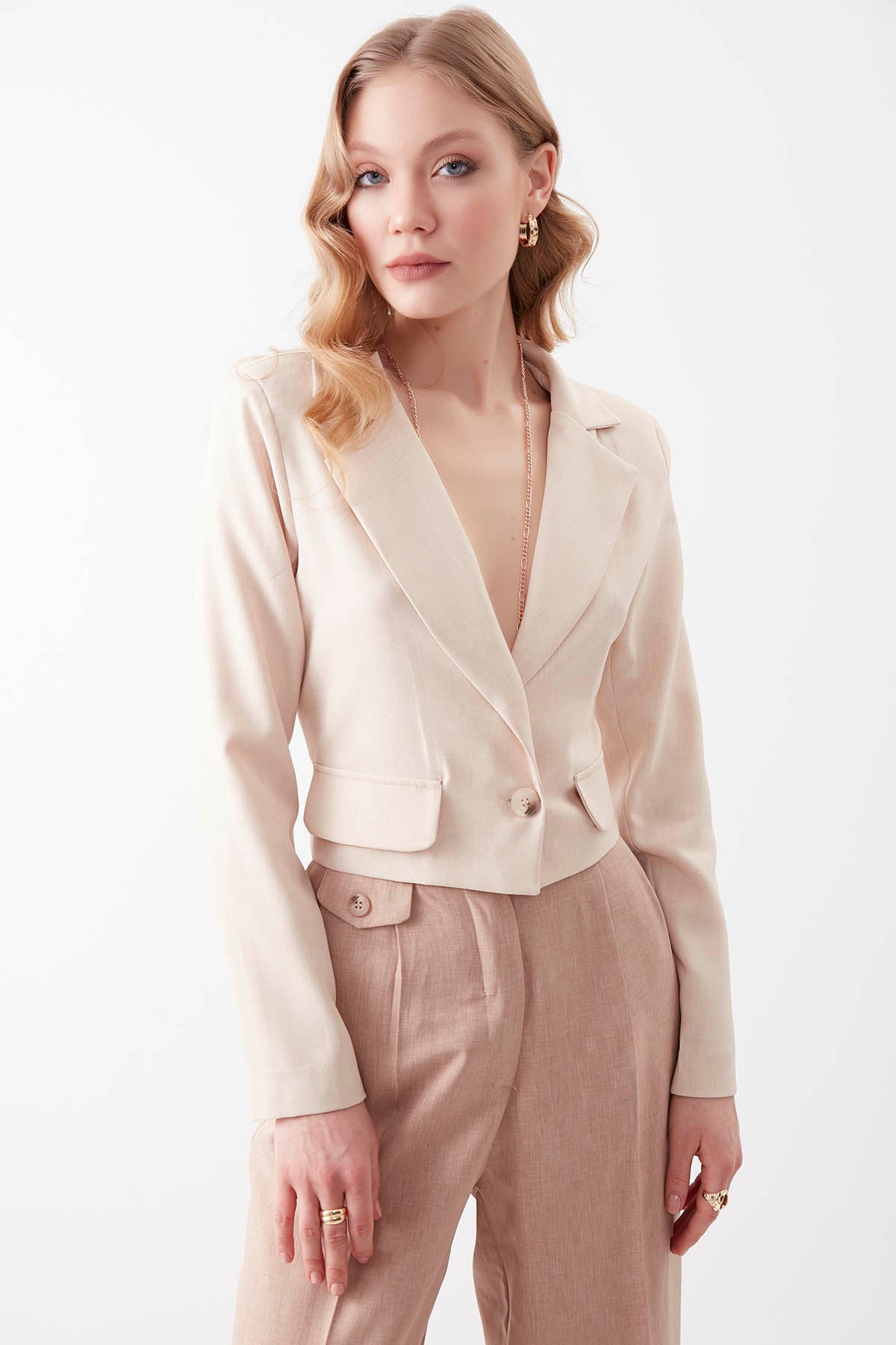 ONE BUTTON CROP JACKET WITH COVER POCKET