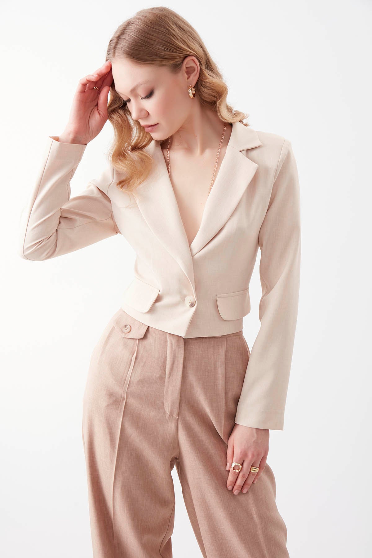 ONE BUTTON CROP JACKET WITH COVER POCKET