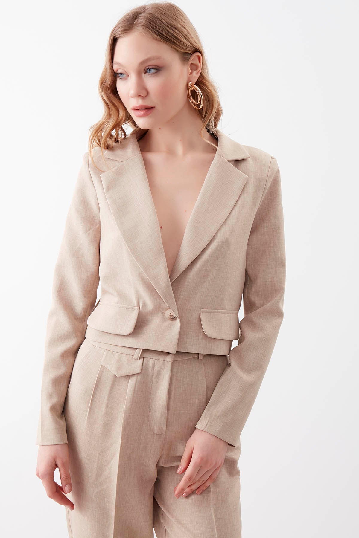 ONE BUTTON CROP JACKET WITH COVER POCKET