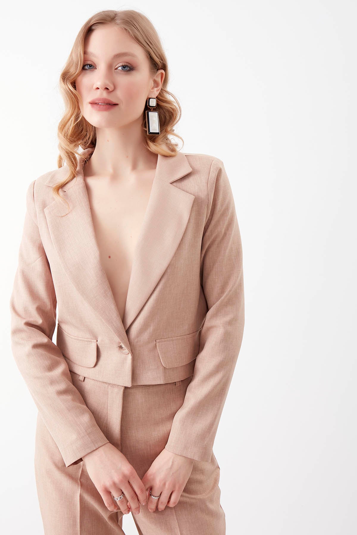 ONE BUTTON CROP JACKET WITH COVER POCKET