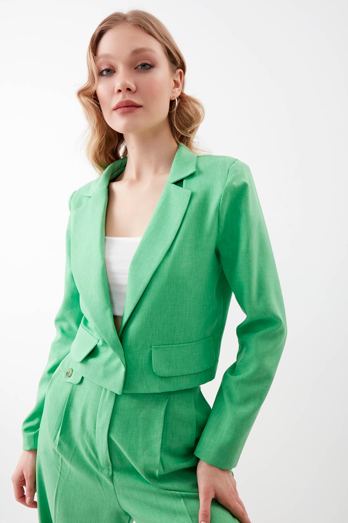 ONE BUTTON CROP JACKET WITH COVER POCKET