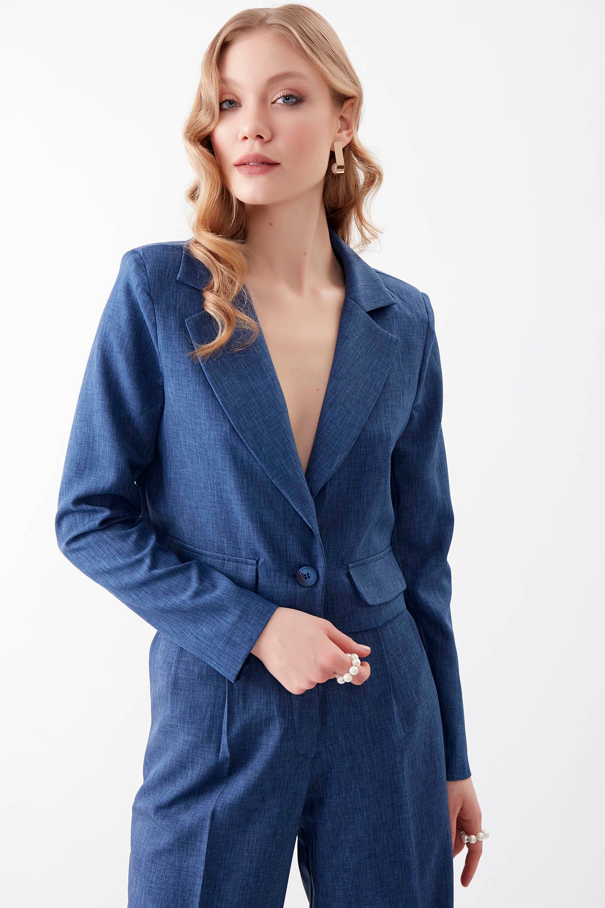 ONE BUTTON CROP JACKET WITH COVER POCKET