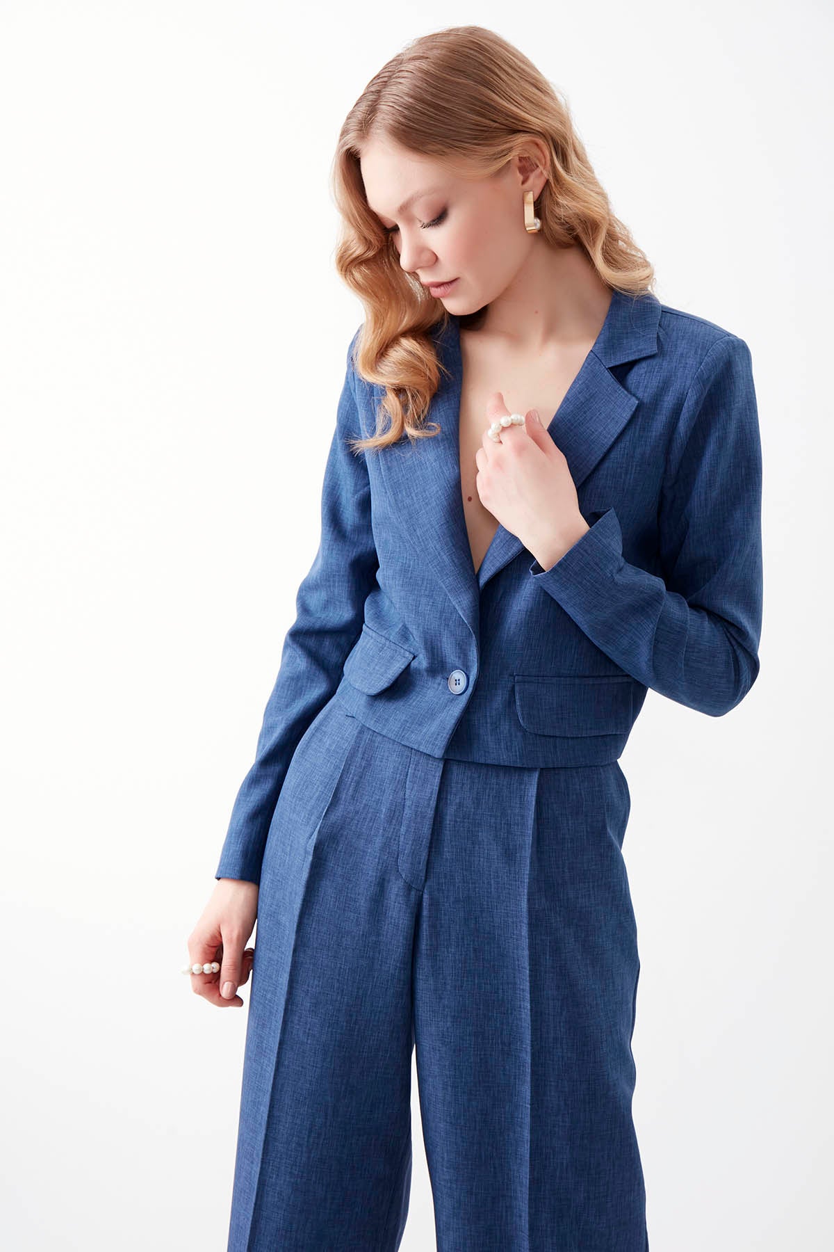 ONE BUTTON CROP JACKET WITH COVER POCKET
