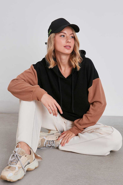 COLOR BRANDED SLEEVES HODDED SWEATSHIRT