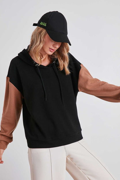 COLOR BRANDED SLEEVES HODDED SWEATSHIRT