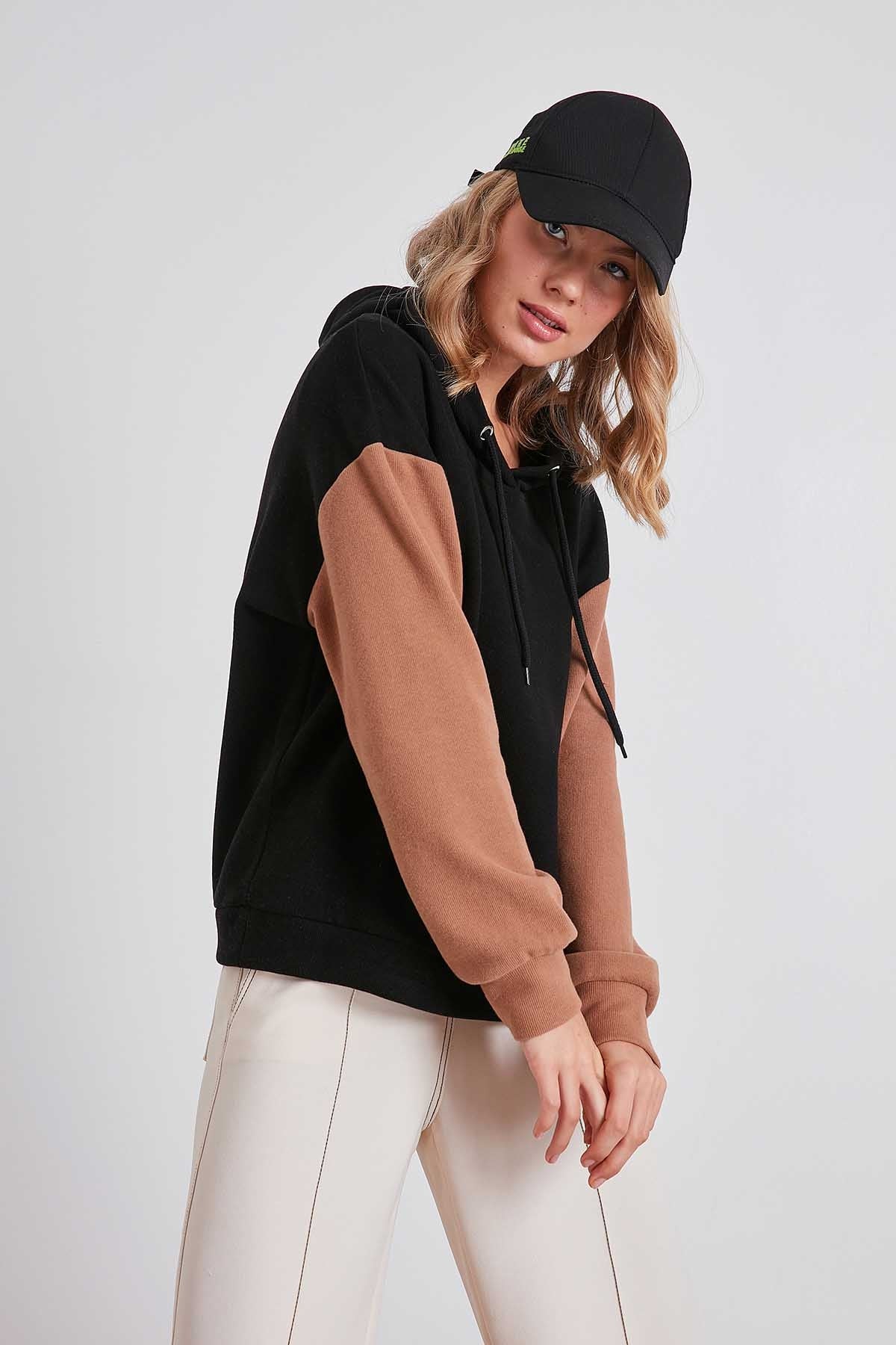 COLOR BRANDED SLEEVES HODDED SWEATSHIRT