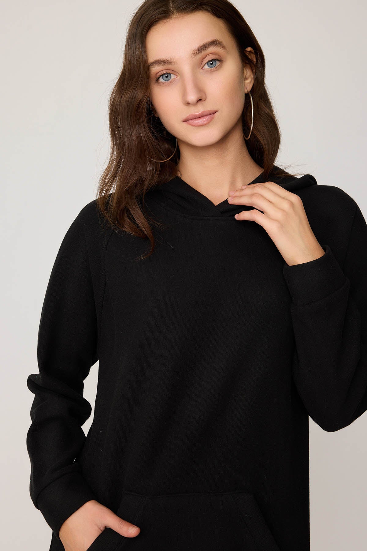 KNITTED DRESS WITH HOODED FRONT POCKET