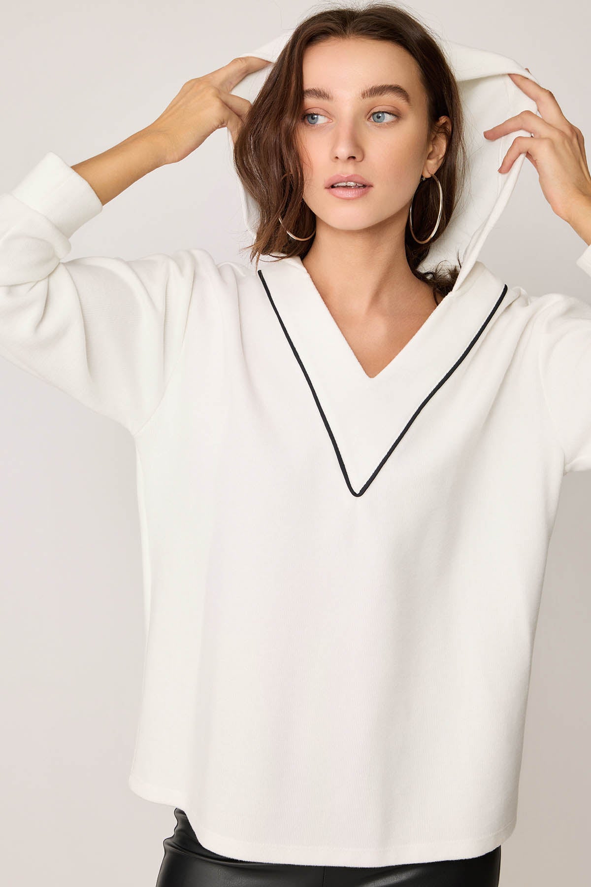 V COLLAR KNITTED SWEATSHIRT WITH HOODIES
