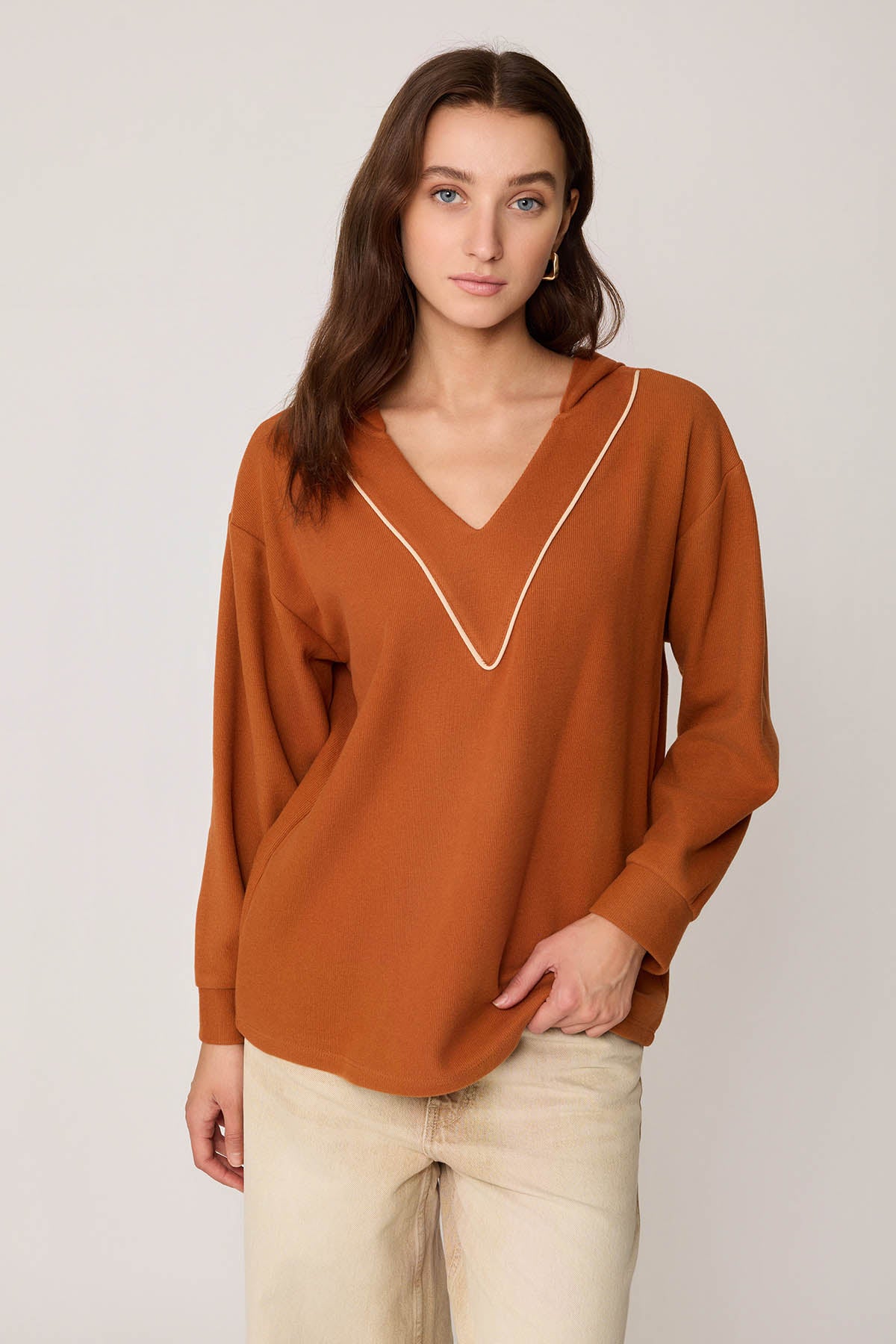 V COLLAR KNITTED SWEATSHIRT WITH HOODIES