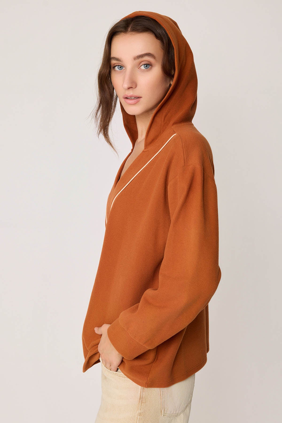 V COLLAR KNITTED SWEATSHIRT WITH HOODIES