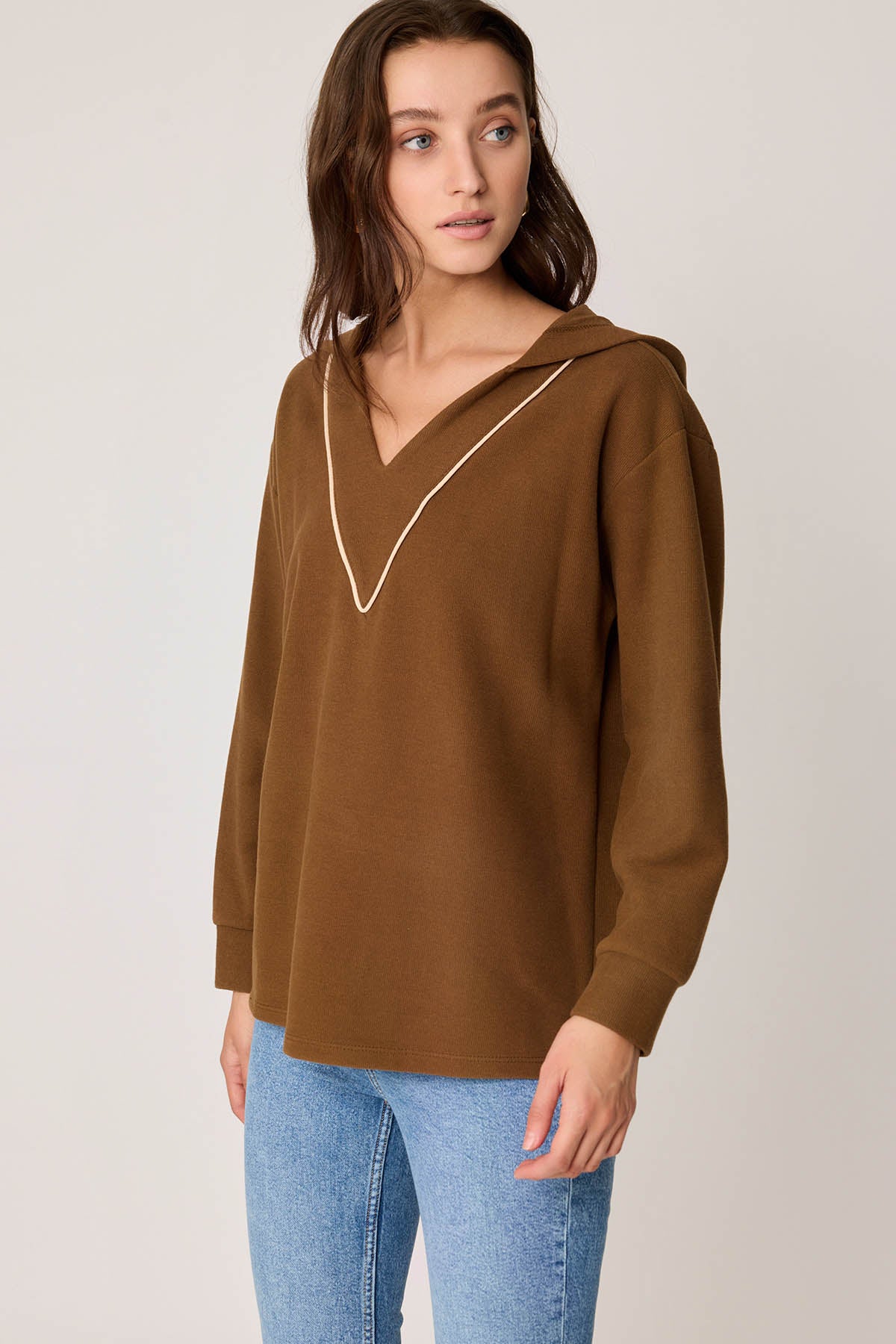 V COLLAR KNITTED SWEATSHIRT WITH HOODIES