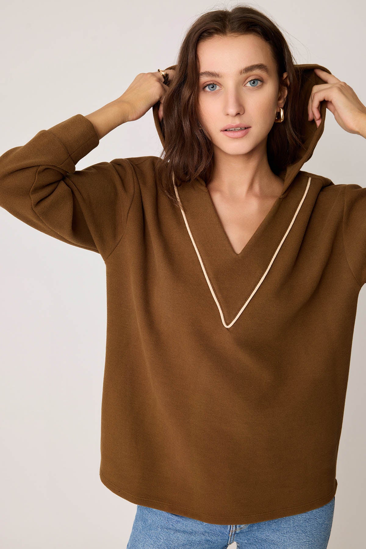 V COLLAR KNITTED SWEATSHIRT WITH HOODIES