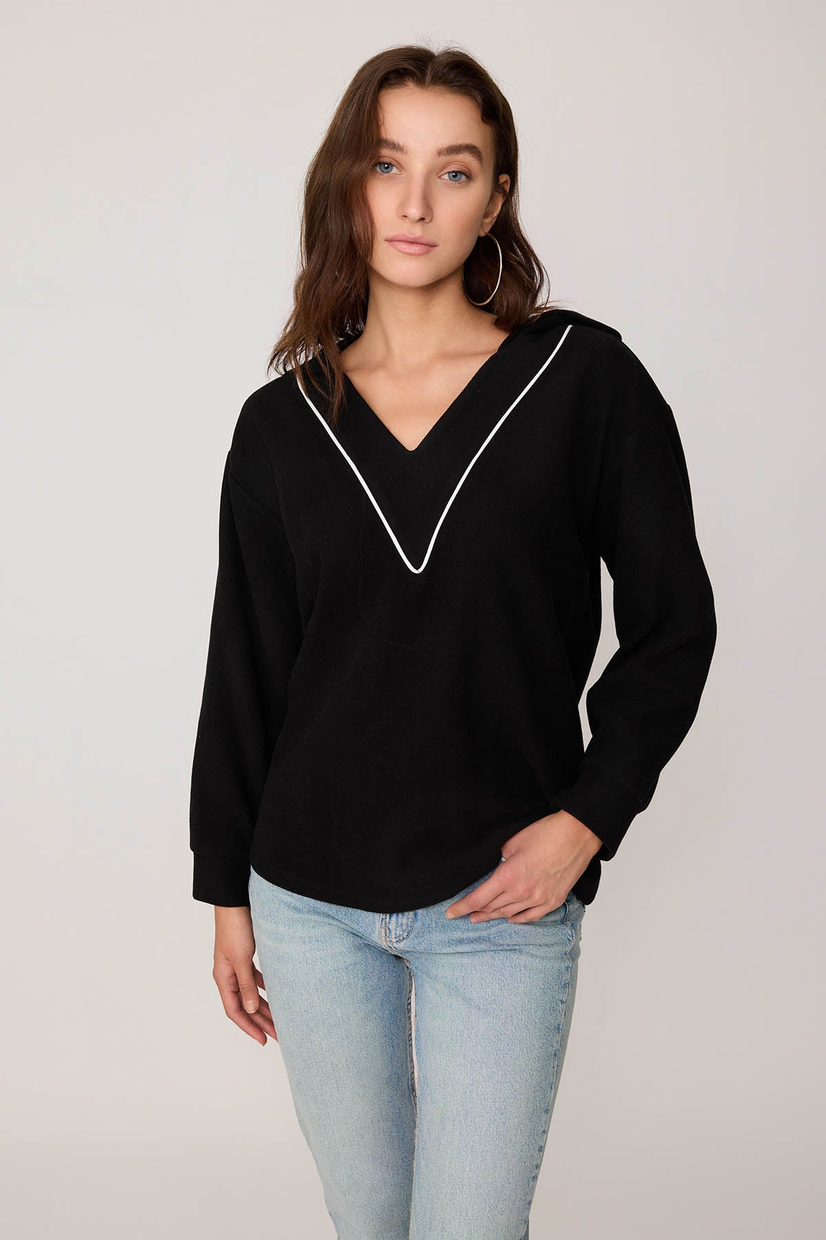 V COLLAR KNITTED SWEATSHIRT WITH HOODIES
