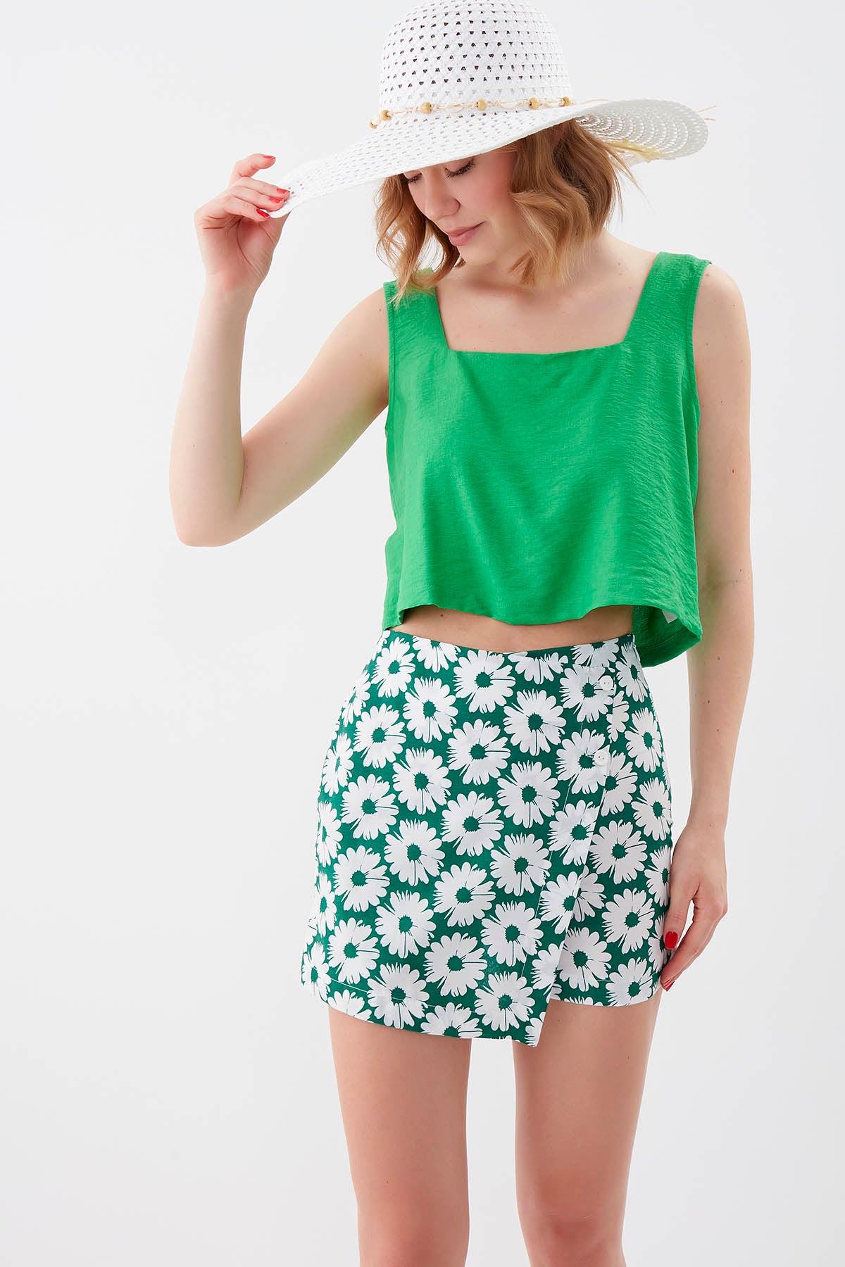 SQUARE COLLAR SLEEVELESS CROP BLOUSE