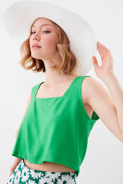 SQUARE COLLAR SLEEVELESS CROP BLOUSE