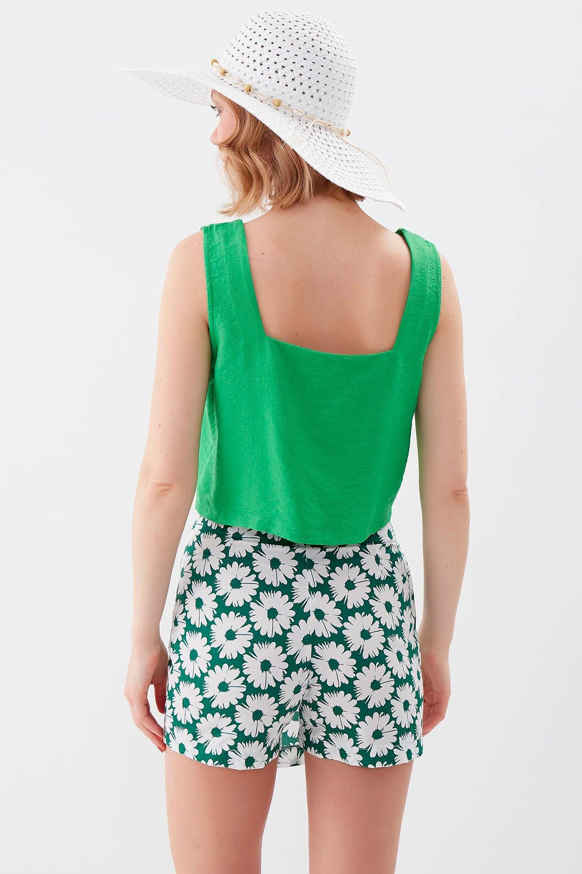 SQUARE COLLAR SLEEVELESS CROP BLOUSE