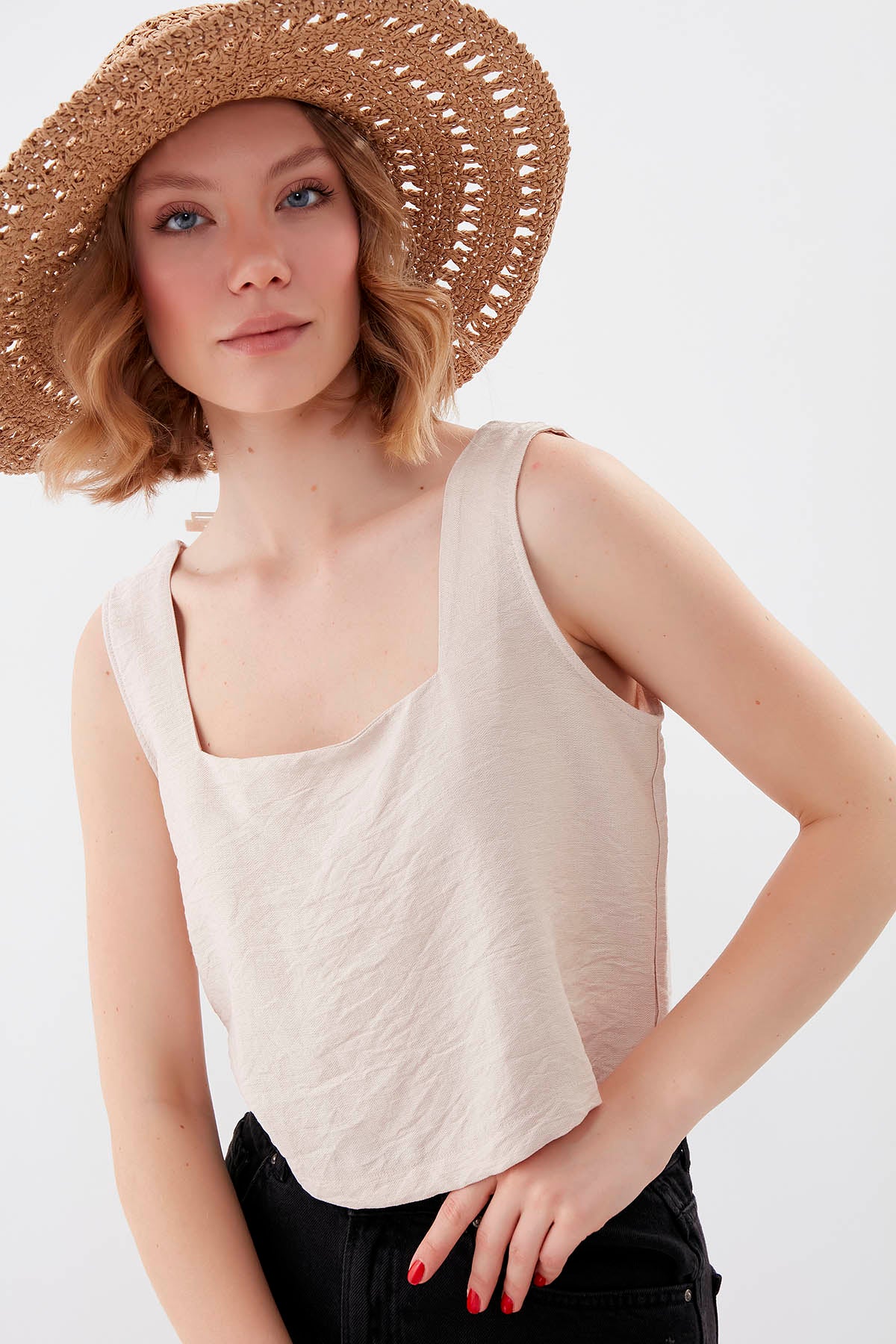SQUARE COLLAR SLEEVELESS CROP BLOUSE