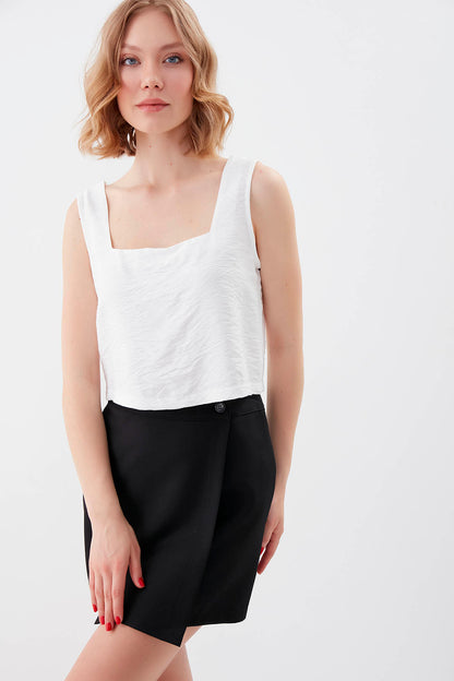 SQUARE COLLAR SLEEVELESS CROP BLOUSE
