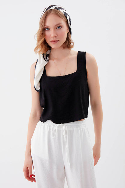 SQUARE COLLAR SLEEVELESS CROP BLOUSE