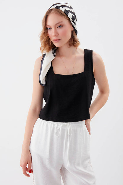SQUARE COLLAR SLEEVELESS CROP BLOUSE