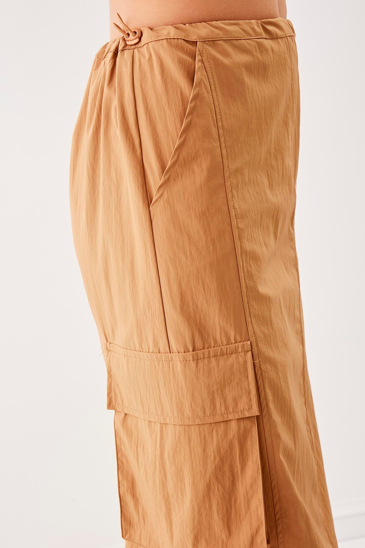CARGO POCKET PARACHUTE FABRIC SKIRT WITH ELASTANE WAIST