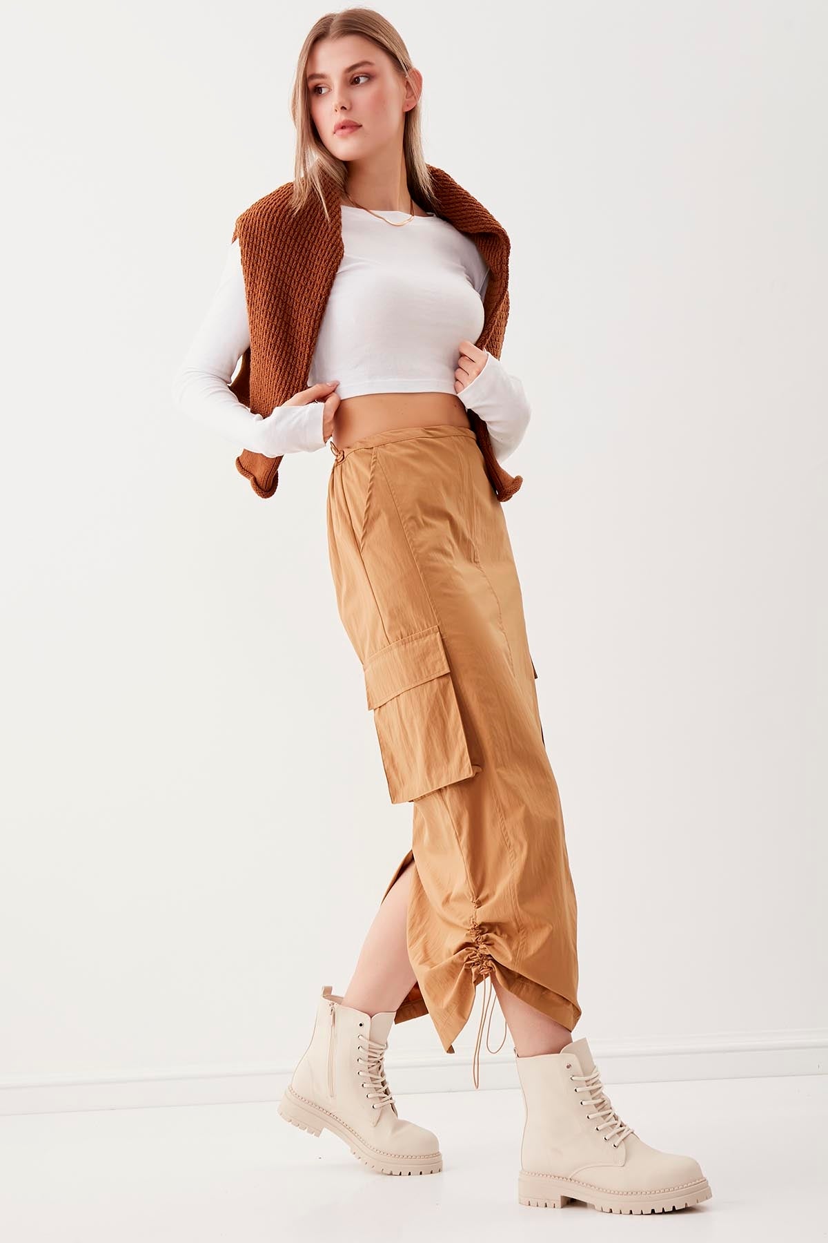 CARGO POCKET PARACHUTE FABRIC SKIRT WITH ELASTANE WAIST