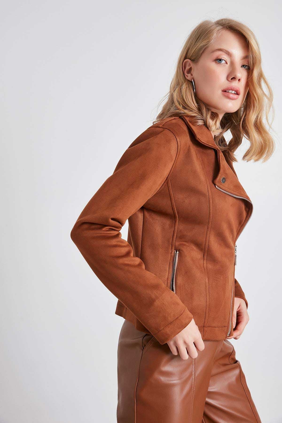 BUTTERFLY COLLAR ARTIFICIAL SUEDE BIKER JACKET